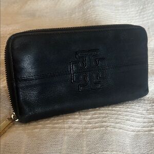 Tory Burch Black Leather Zip Wallet